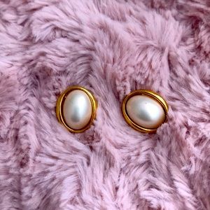 White and gold earrings